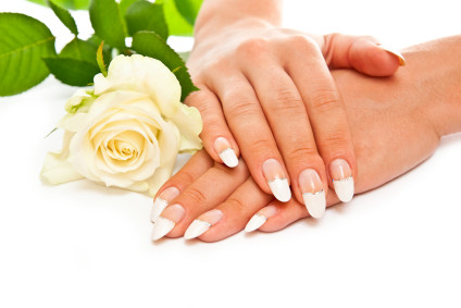 Schöne Fingernägel nach Nagelmodellage